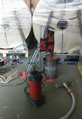 Przewiert w posadzce przemysłowej